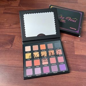VIOLET VOSS PRO EYESHADOW PALETTE